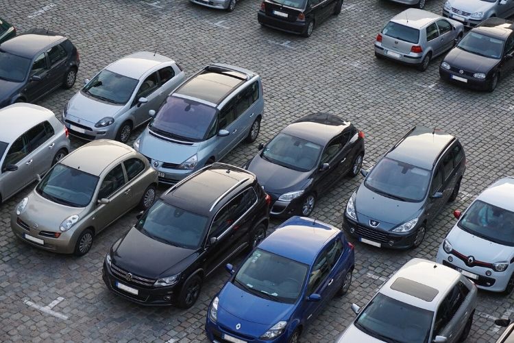 Jak miejsce parkowania wpływa na cenę OC?